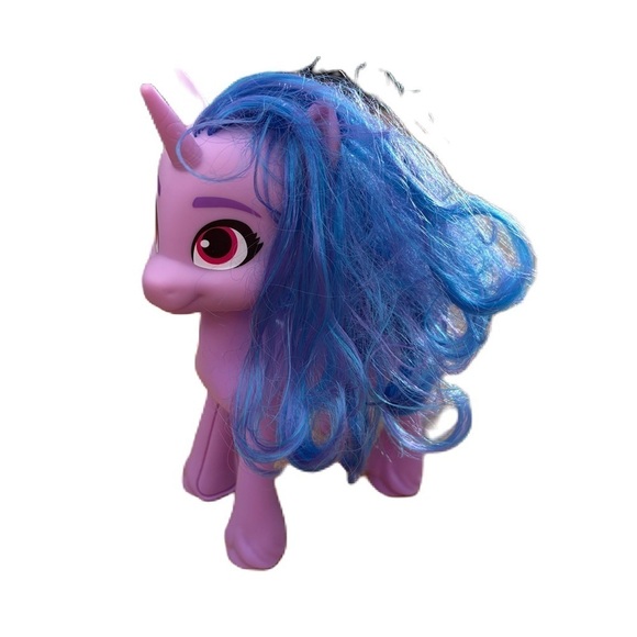 My Little Pony Izzy Moonbow Best Movie Friends Unicorn Figure Purple 7" - Picture 1 of 4